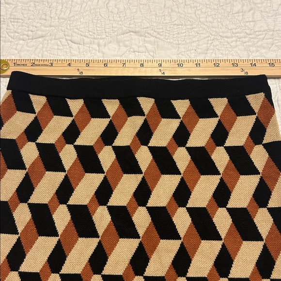 House of Harlow 1960 Black and Tan Geometric Top - Picture 10 of 11